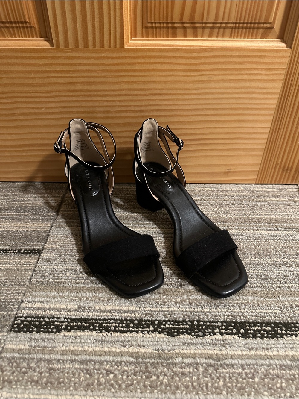 Kelly & Katie Maurra Sandal size 7